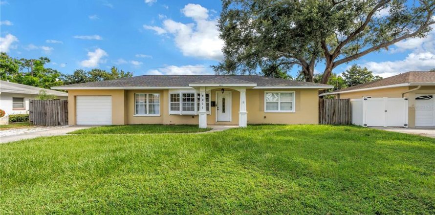House in Saint Petersburg, Florida 4 bedrooms, 169.45 sq.m. № 1838482