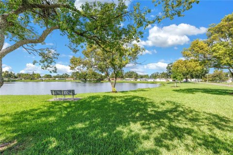 House in Saint Petersburg, Florida 4 bedrooms, 169.45 sq.m. № 1838482 - photo 27