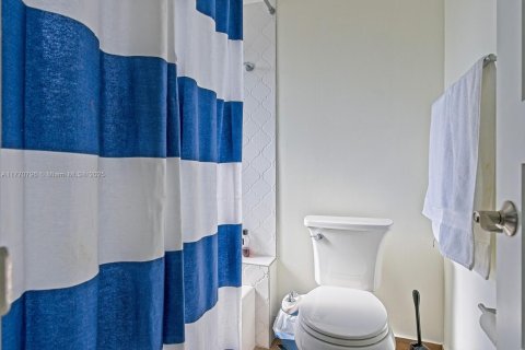 Villa ou maison à vendre à Miami, Floride: 3 chambres, 162.76 m2 № 1985503 - photo 16