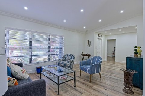 Villa ou maison à vendre à Miami, Floride: 3 chambres, 162.76 m2 № 1985503 - photo 4