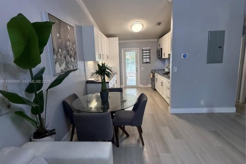 Casa en alquiler en Deerfield Beach, Florida, 2 dormitorios, 80.82 m2 № 2067061 - foto 3