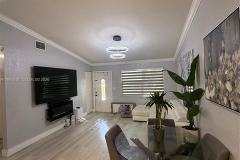 Casa en alquiler en Deerfield Beach, Florida, 2 dormitorios, 80.82 m2 № 2067061 - foto 2