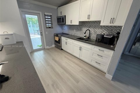 Casa en alquiler en Deerfield Beach, Florida, 2 dormitorios, 80.82 m2 № 2067061 - foto 10