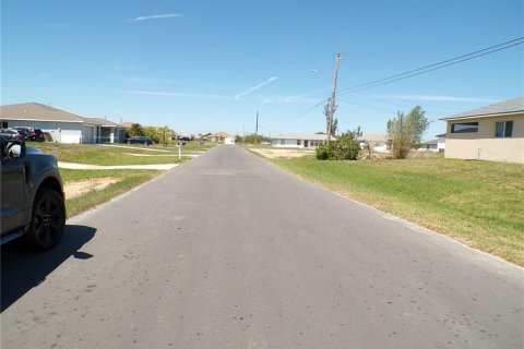 Terreno en venta en Cape Coral, Florida № 2096889 - foto 9