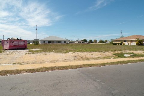 Terreno en venta en Cape Coral, Florida № 2096889 - foto 2