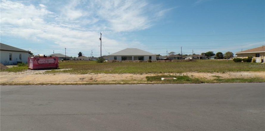 Terreno en Cape Coral, Florida № 2096889