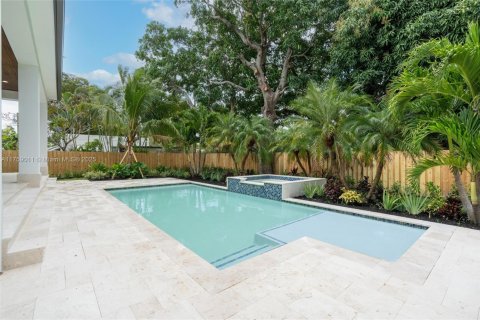 House in Biscayne Park, Florida 4 bedrooms, 290.13 sq.m. № 1875314 - photo 25