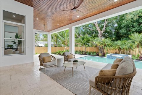 House in Biscayne Park, Florida 4 bedrooms, 290.13 sq.m. № 1875314 - photo 23