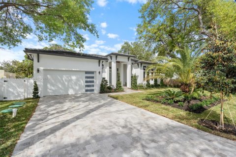 House in Biscayne Park, Florida 4 bedrooms, 290.13 sq.m. № 1875314 - photo 1
