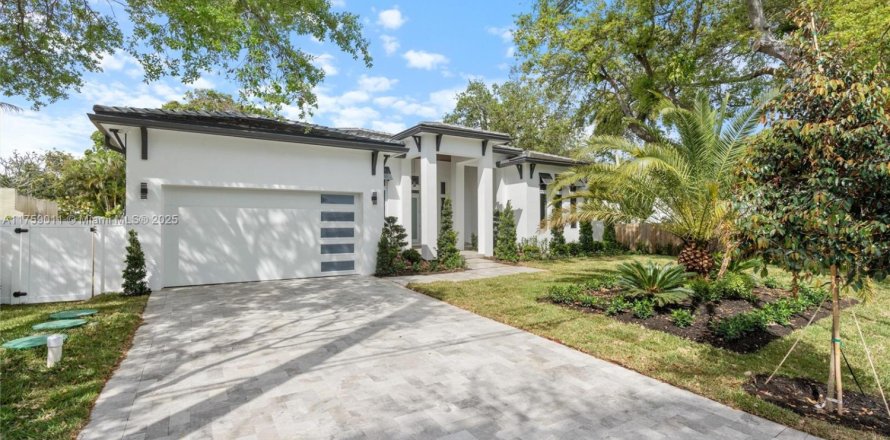 House in Biscayne Park, Florida 4 bedrooms, 290.13 sq.m. № 1875314
