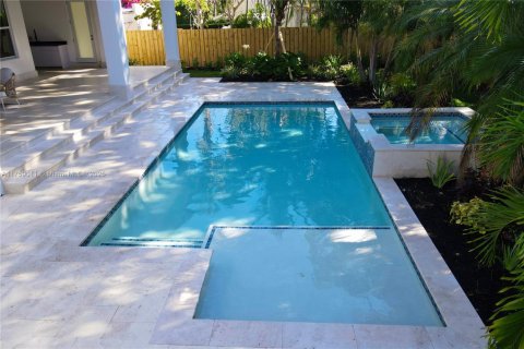 House in Biscayne Park, Florida 4 bedrooms, 290.13 sq.m. № 1875314 - photo 28