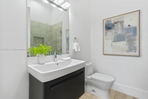 House in Biscayne Park, Florida 4 bedrooms, 290.13 sq.m. № 1875314 - photo 19