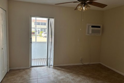 Condo in West Palm Beach, Florida, 1 bedroom  № 2184672 - photo 13