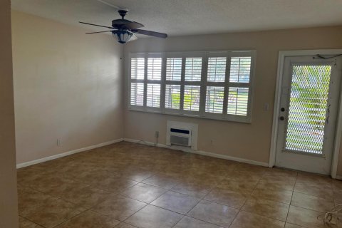 Condo in West Palm Beach, Florida, 1 bedroom  № 2184672 - photo 2