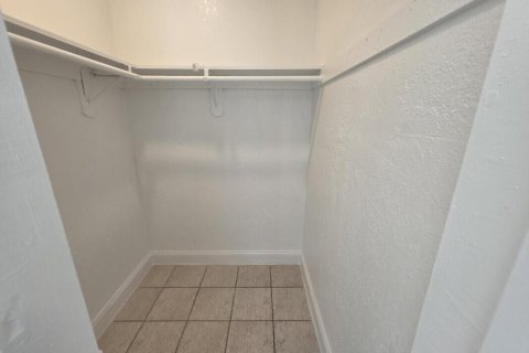 Apartment in Margate, Florida 2 bedrooms, 78.04 sq.m. № 2392145 - photo 4