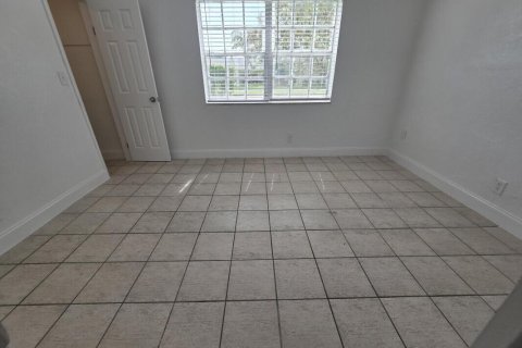 Apartment in Margate, Florida 2 bedrooms, 78.04 sq.m. № 2392145 - photo 2
