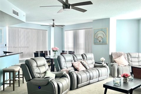 Copropriété à vendre à South Daytona, Floride: 3 chambres, 193.14 m2 № 1963644 - photo 2