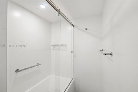 Снять в аренду кондоминиум в Майами-Бич, Флорида 2 спальни, 183.95м2, № 2028193 - фото 28