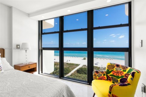 Снять в аренду кондоминиум в Майами-Бич, Флорида 2 спальни, 183.95м2, № 2028193 - фото 25