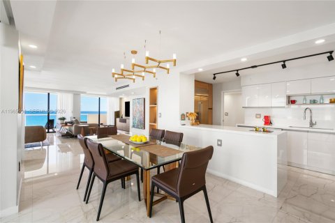 Снять в аренду кондоминиум в Майами-Бич, Флорида 2 спальни, 183.95м2, № 2028193 - фото 2