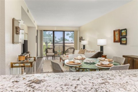 Condo in Belleair, Florida, 2 bedrooms № 2210241 - photo 8