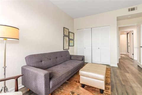 Condo in Belleair, Florida, 2 bedrooms № 2210241 - photo 23