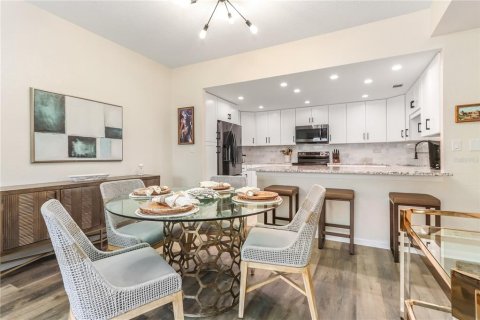 Condo in Belleair, Florida, 2 bedrooms № 2210241 - photo 10