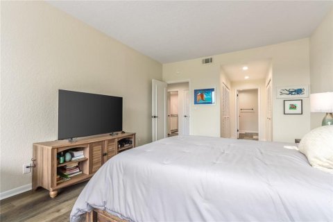 Condo in Belleair, Florida, 2 bedrooms № 2210241 - photo 17