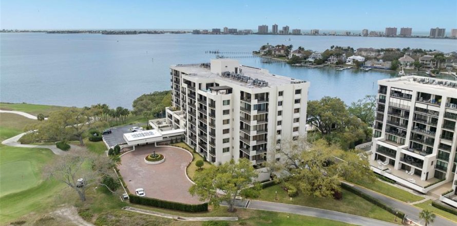 Condo in Belleair, Florida, 2 bedrooms № 2210241