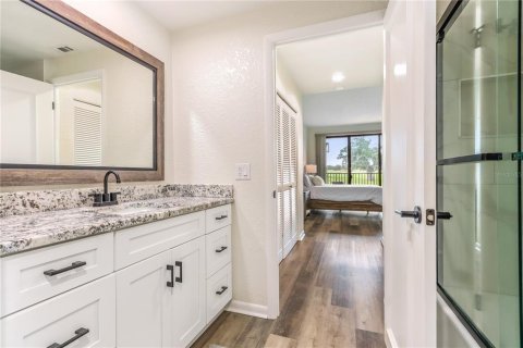 Condo in Belleair, Florida, 2 bedrooms № 2210241 - photo 21