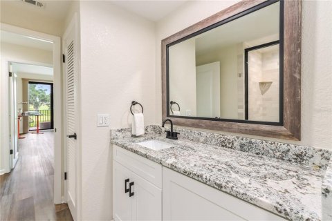 Condo in Belleair, Florida, 2 bedrooms № 2210241 - photo 28