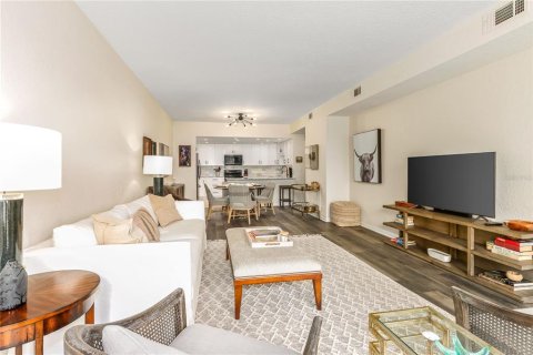 Condo in Belleair, Florida, 2 bedrooms № 2210241 - photo 14