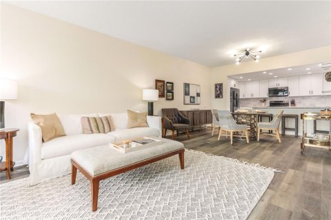 Condo in Belleair, Florida, 2 bedrooms № 2210241 - photo 13