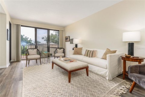 Condo in Belleair, Florida, 2 bedrooms № 2210241 - photo 11