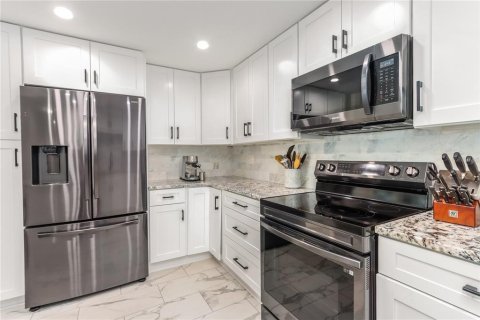 Condo in Belleair, Florida, 2 bedrooms № 2210241 - photo 7