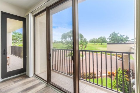 Condo in Belleair, Florida, 2 bedrooms № 2210241 - photo 29