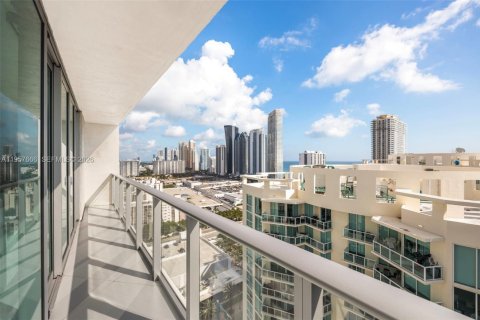 Condo in Sunny Isles Beach, Florida, 3 bedrooms  № 2011353 - photo 26