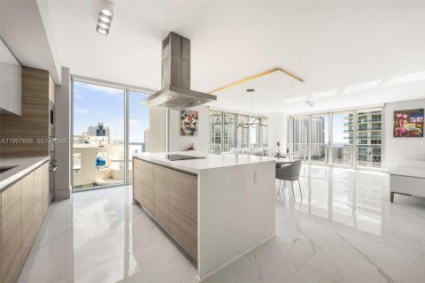 Condo in Sunny Isles Beach, Florida, 3 bedrooms  № 2011353 - photo 13