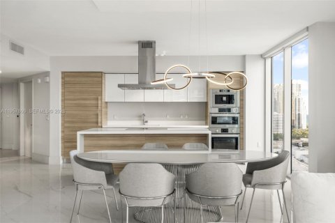 Condo in Sunny Isles Beach, Florida, 3 bedrooms  № 2011353 - photo 11