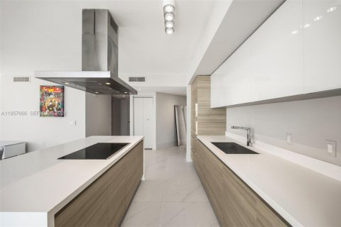 Condo in Sunny Isles Beach, Florida, 3 bedrooms  № 2011353 - photo 12