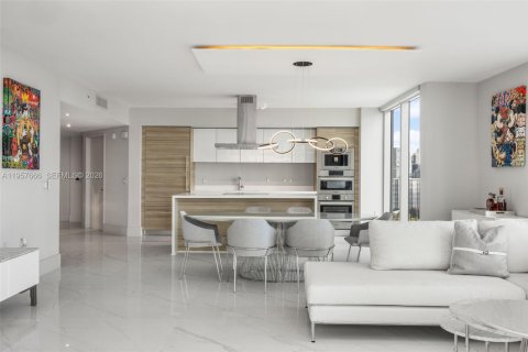 Condo in Sunny Isles Beach, Florida, 3 bedrooms  № 2011353 - photo 10