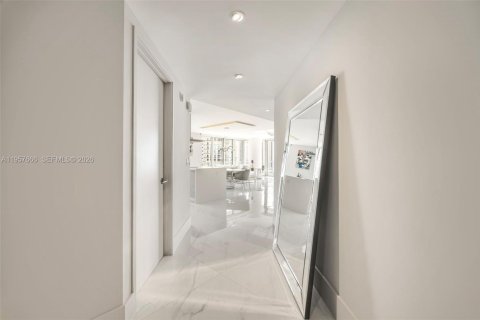Condo in Sunny Isles Beach, Florida, 3 bedrooms  № 2011353 - photo 7
