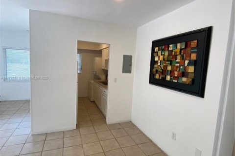 Copropriété à louer à Miami Beach, Floride: 1 chambre, 53.42 m2 № 1897702 - photo 2