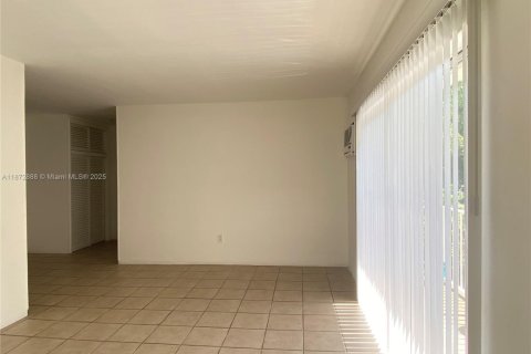Copropriété à louer à Miami Beach, Floride: 1 chambre, 53.42 m2 № 1897702 - photo 7