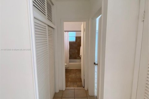 Copropriété à louer à Miami Beach, Floride: 1 chambre, 53.42 m2 № 1897702 - photo 12