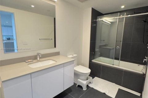 Condominio en alquiler en Miami, Florida, 1 dormitorio, 69.86 m2 № 1954398 - foto 13