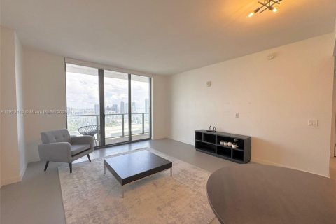 Condominio en alquiler en Miami, Florida, 1 dormitorio, 69.86 m2 № 1954398 - foto 6