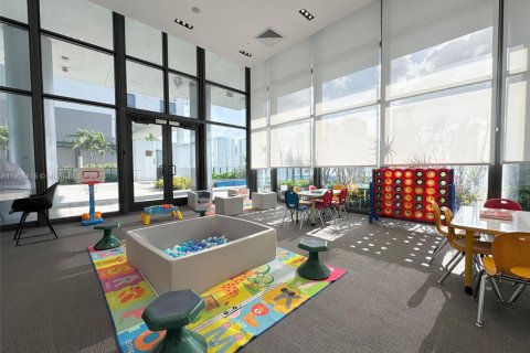 Condominio en alquiler en Miami, Florida, 1 dormitorio, 69.86 m2 № 1954398 - foto 25