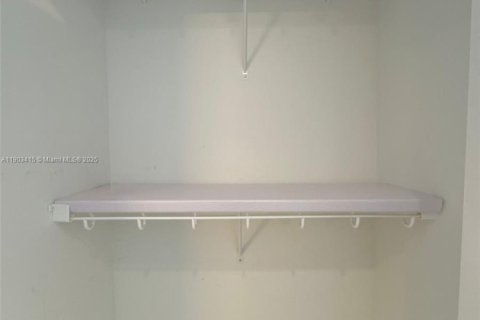 Condominio en alquiler en Miami, Florida, 1 dormitorio, 69.86 m2 № 1954398 - foto 12