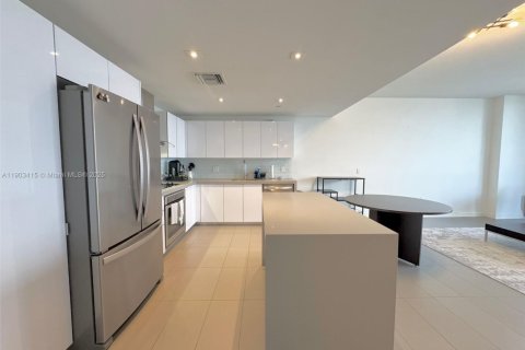 Condominio en alquiler en Miami, Florida, 1 dormitorio, 69.86 m2 № 1954398 - foto 5